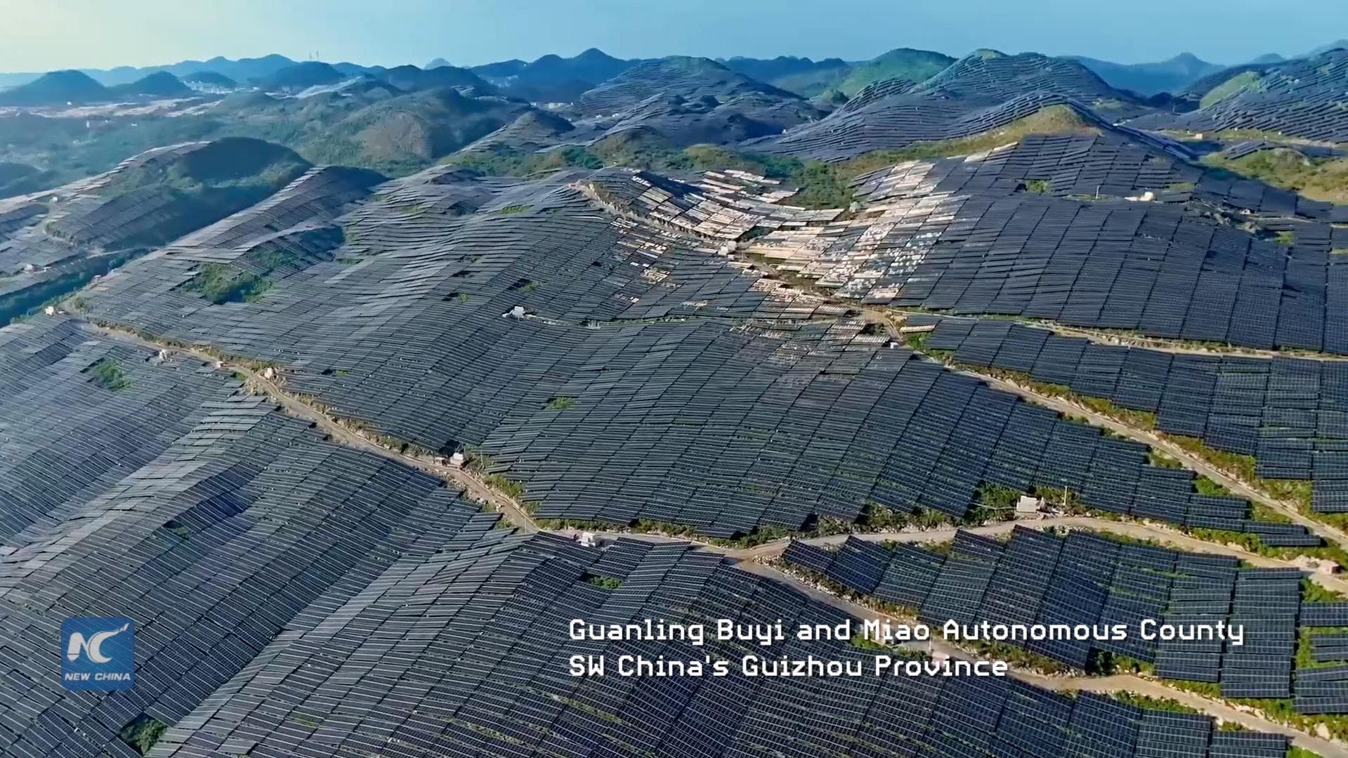 กุ้ยโจวพลิกเนินเขารกร้างสู่ ‘ฟาร์มพลังงานแสงอาทิตย์’ ใหญ่ยักษ์