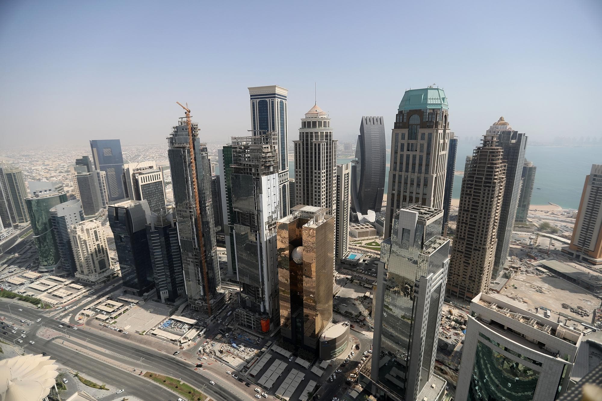 กาตาร์เผยเหตุอิหร่านโจมตี ทำส่งออกก๊าซ LNG ลดลง 17%