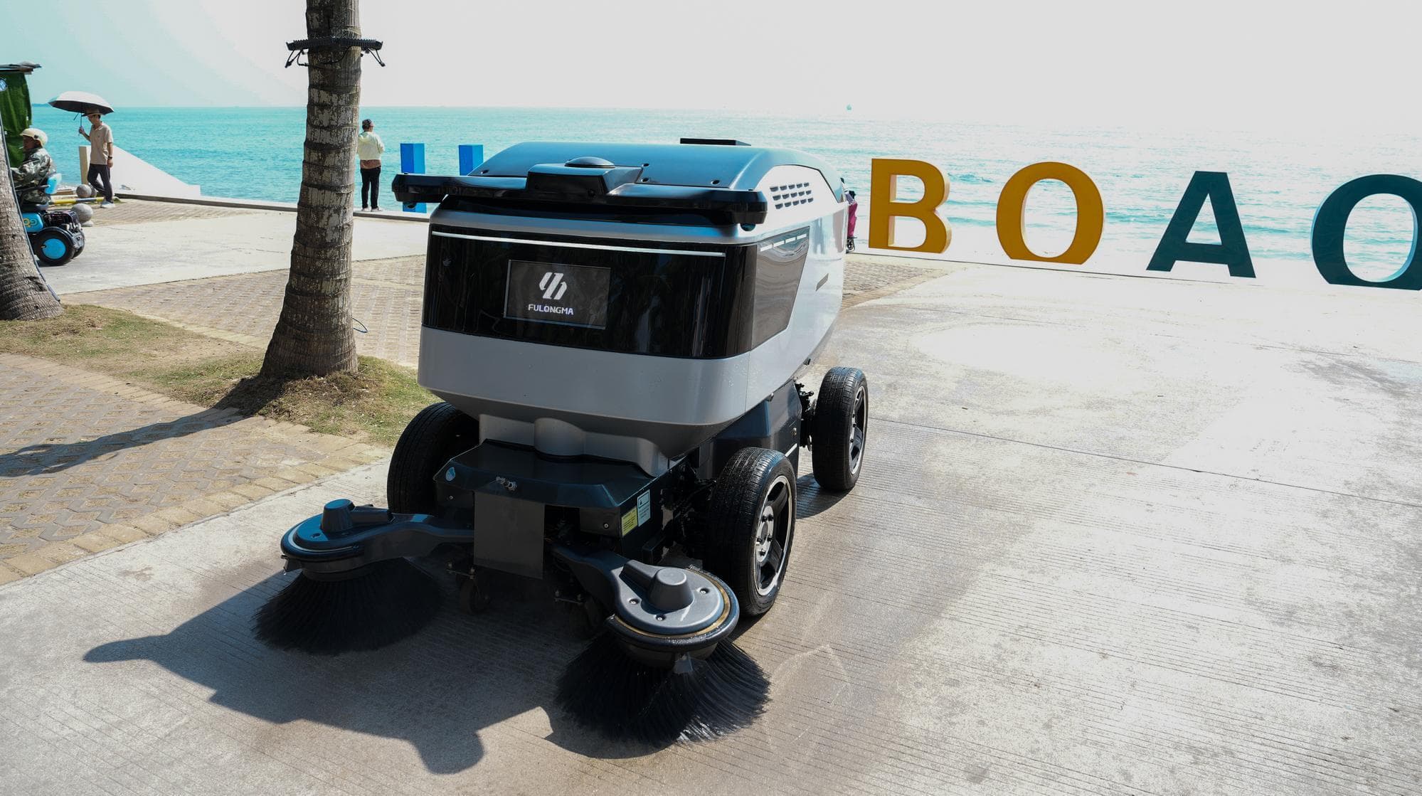 แก๊งหุ่นยนต์ทำความสะอาด ลุยงานช่วงการประชุม BFA ในไหหลำ