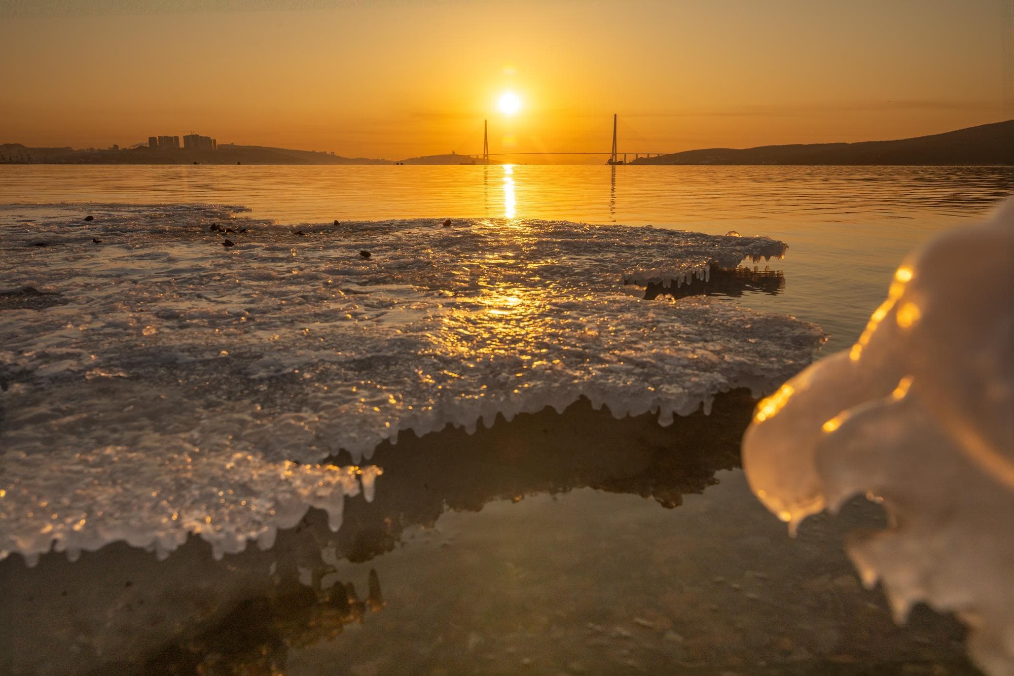 แสงตะวันทองสาดส่อง ‘เมืองวลาดีวอสตอก’ พร้อมเริ่มต้นวันใหม่