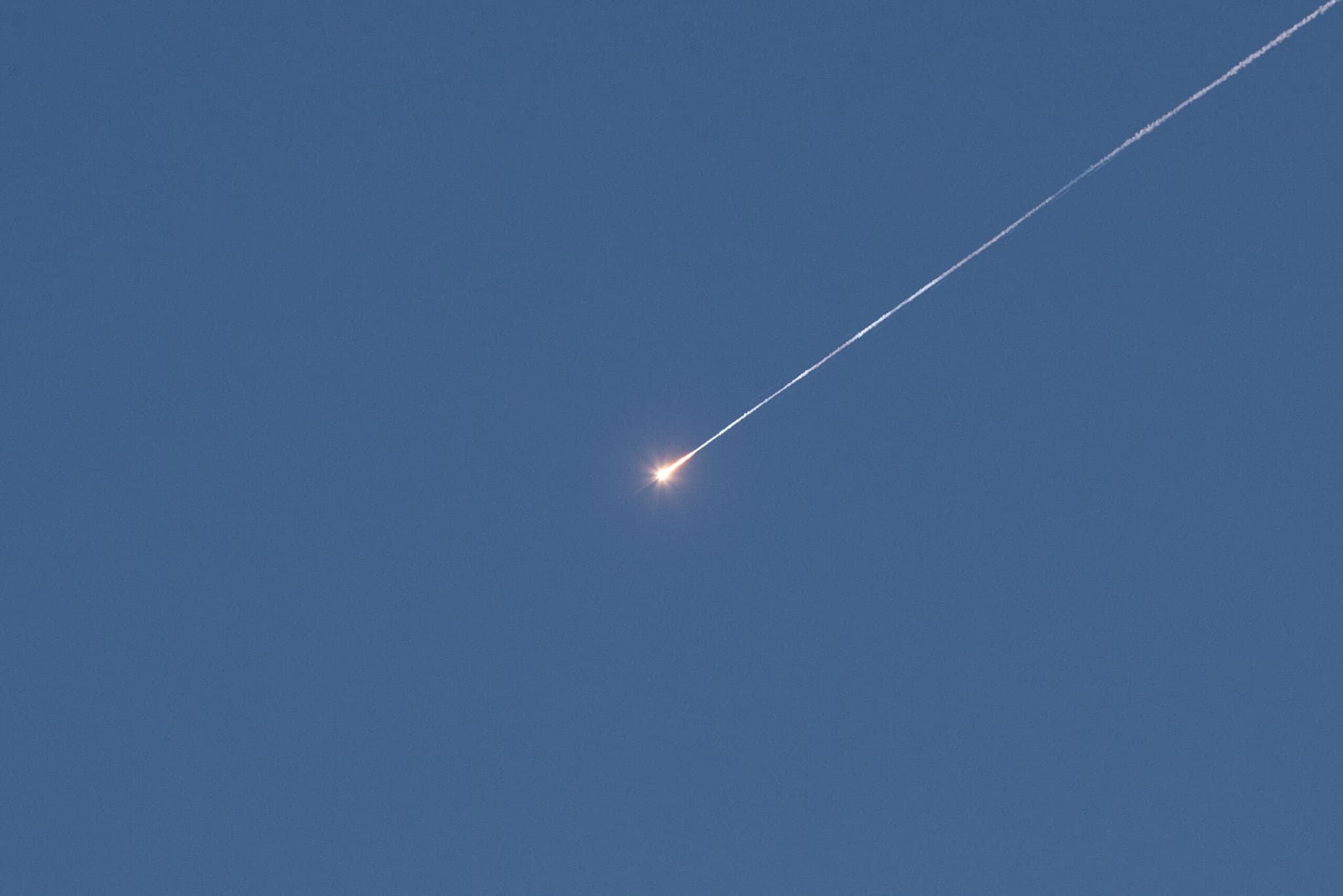 อิหร่านยิงขีปนาวุธถล่ม ‘เทลอาวีฟ’ มีผู้บาดเจ็บหลายราย