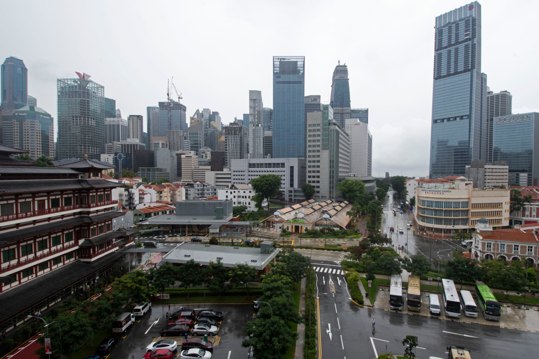 สิงคโปร์เตรียมห้ามขนส่งคนงานด้วย ‘รถบรรทุกติดกรงเหล็ก’