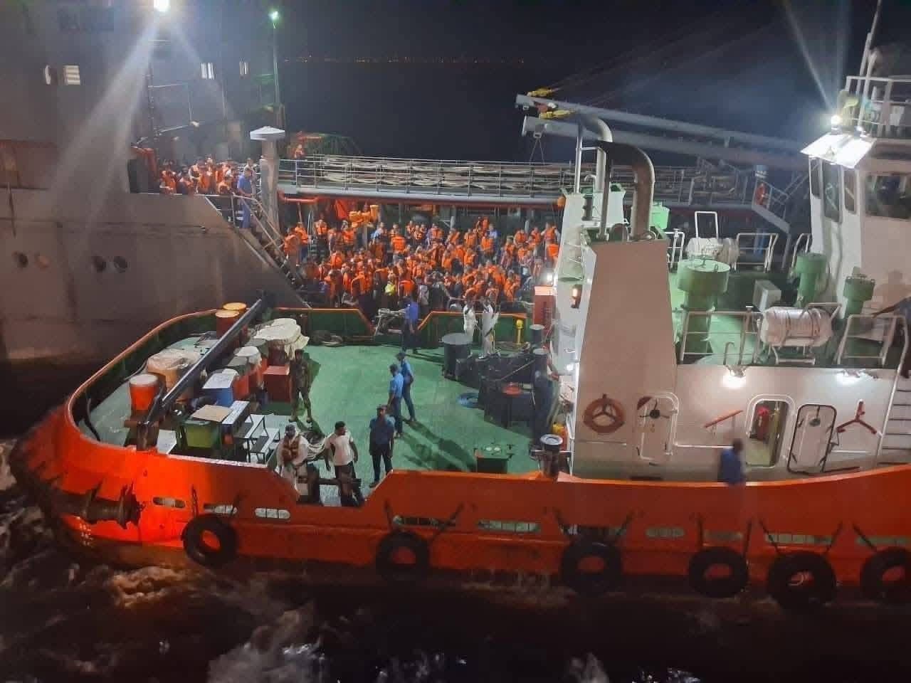 ลูกเรือจากเรือรบอิหร่าน อพยพขึ้นท่าเรือในศรีลังกา