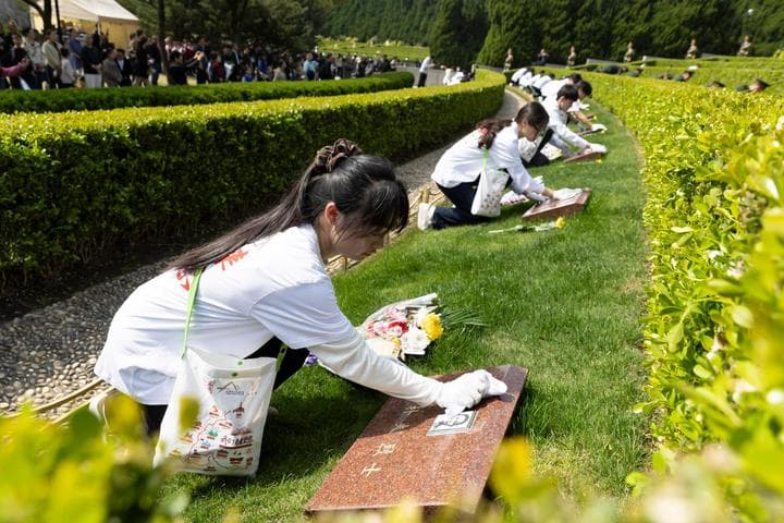 ชาวจีนร่วมเคารพ ‘วีรชน’ ช่วงหยุดเช็งเม้ง