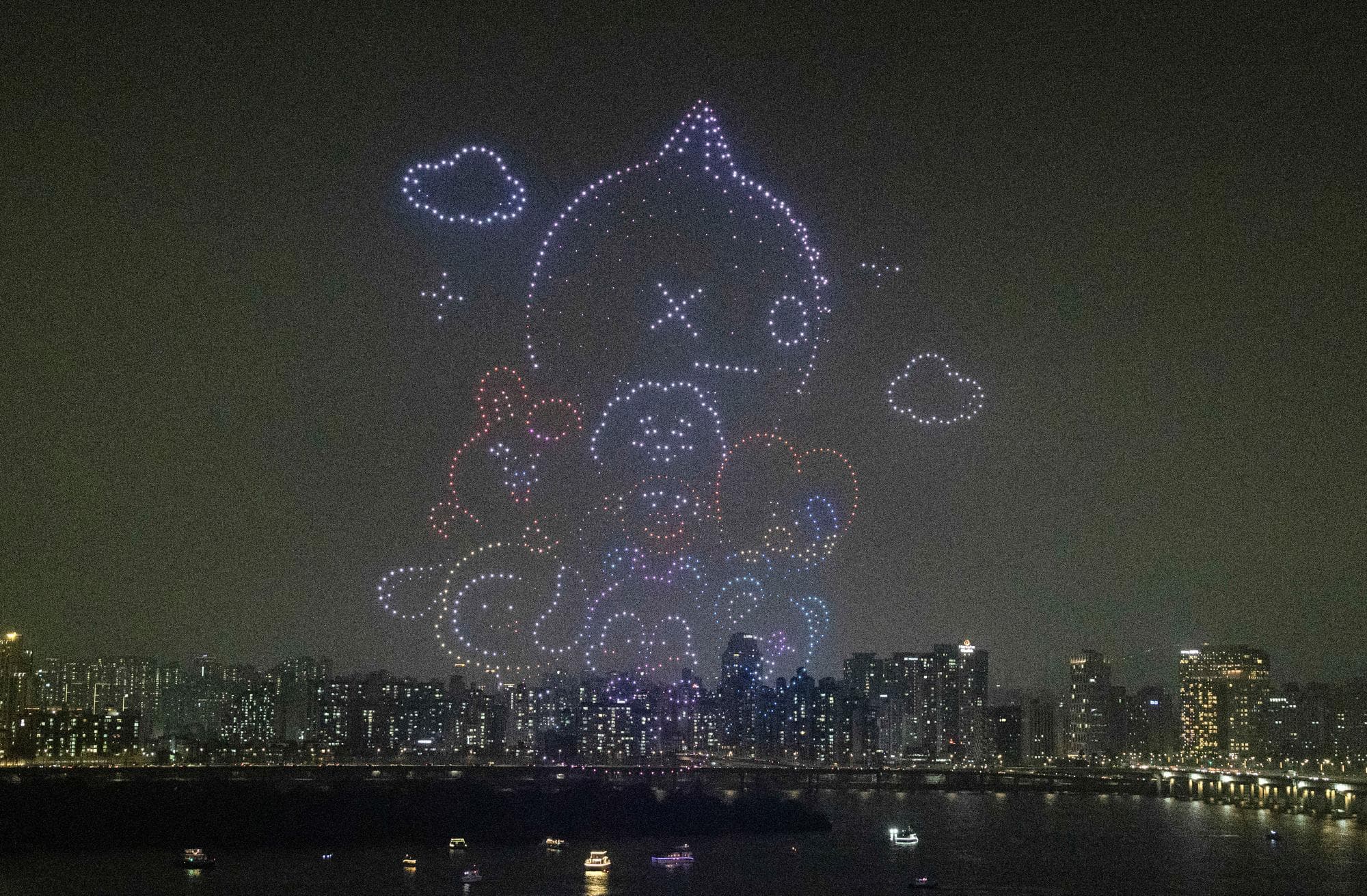 โซลจัดแสดง ‘โดรนแปรขบวน’ โชว์แสงสีกลางฟ้าค่ำ