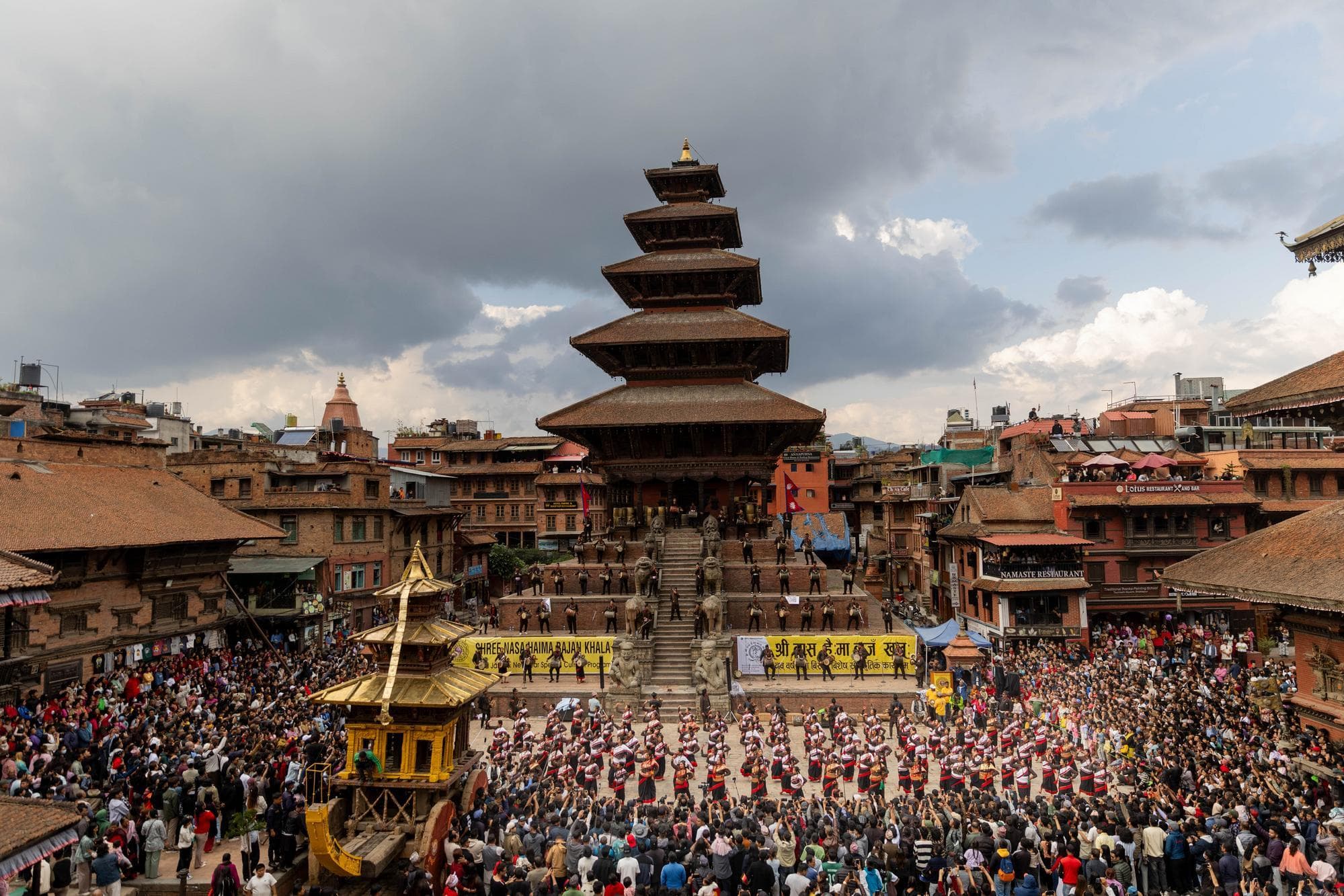 เนปาลเตรียมฉลองปีใหม่ จัดโชว์ระบำหน้ากาก-ชุดแต่งกายดั้งเดิม