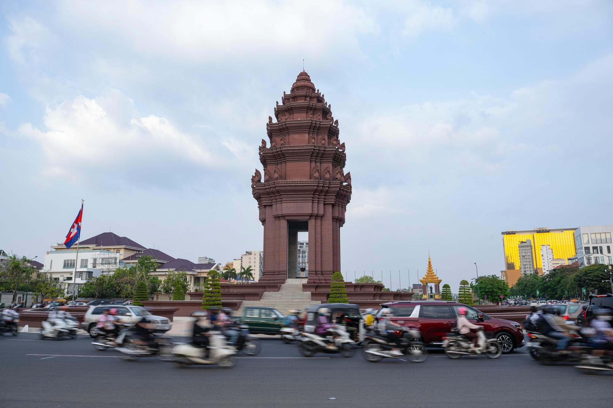 ราคาขายปลีก ‘เชื้อเพลิง’ ในกัมพูชาร่วง หลังสหรัฐฯ-อิหร่านตกลงหยุดยิง 2 สัปดาห์