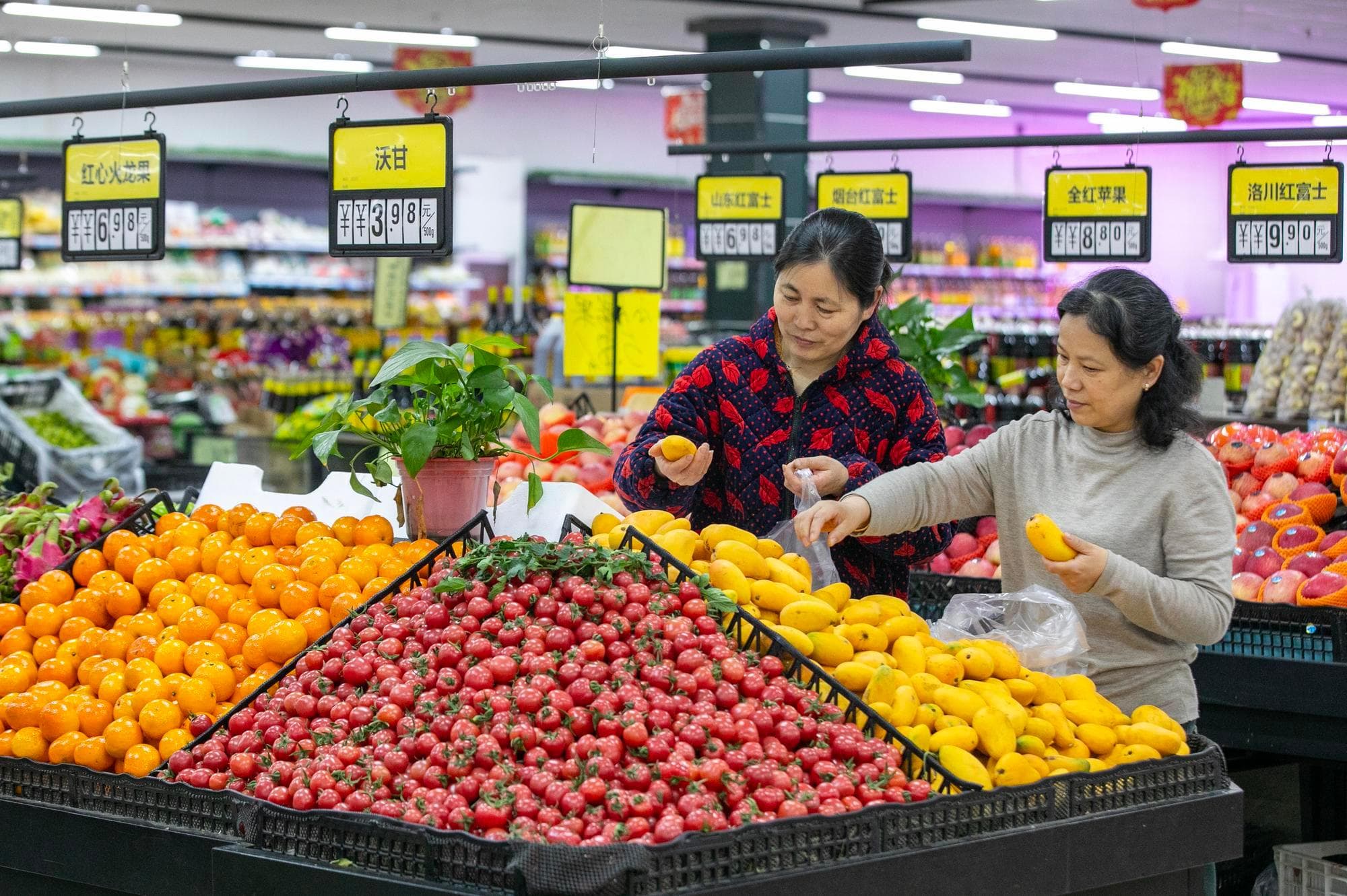 จีนเผย ‘ยอดค้าปลีก’ โต 2.4% ในไตรมาสแรก