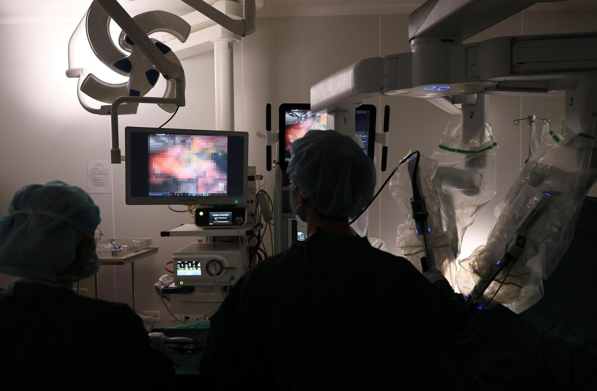 รพ.มะเร็งในเทียนจินใช้ ‘หุ่นยนต์’ ช่วยผ่าตัดแผลเล็กกว่า 1 หมื่นครั้ง