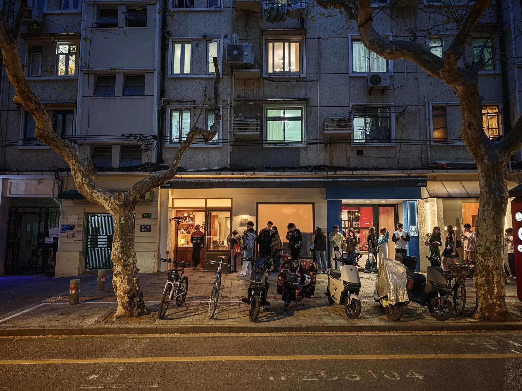 ส่องเสน่ห์ ‘ร้านรวงริมทาง’ ยามค่ำคืนในเซี่ยงไฮ้