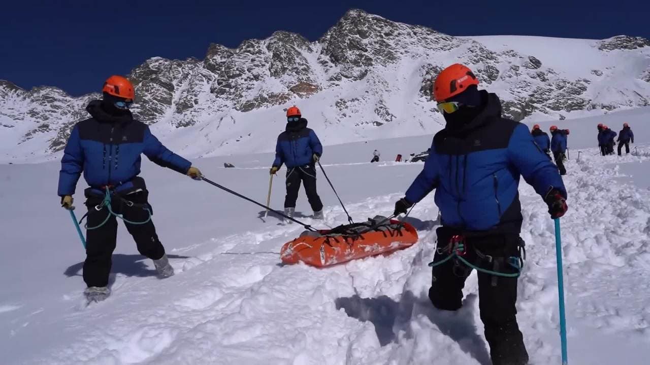 นักดับเพลิงจีนกับภารกิจฝึกซ้อมสุดโหด ‘กู้ภัยบนภูเขาหิมะ’