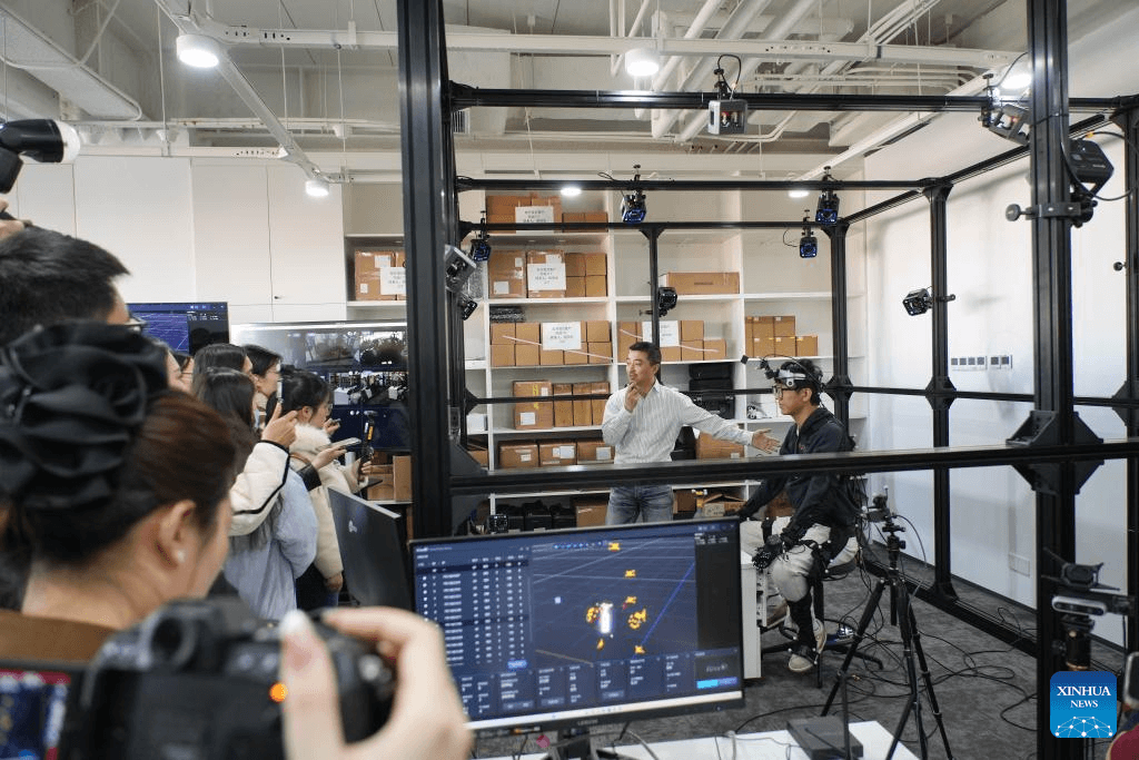 ส่องโรงเรียนหุ่นยนต์ ผู้สอน ‘ฮิวแมนนอยด์’ ให้ฉลาดขึ้น